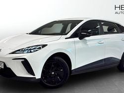 Vit (white) Begagnad 2023 MG MG4 EV Halvkombi | 259 900 kr (Marknadspris)