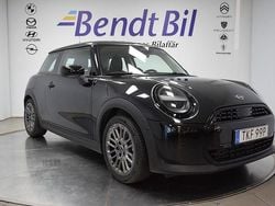 Svart Begagnad 2024 Mini Cooper Essential Halvkombi | 284 500 kr (Marknadspris)