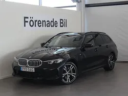 Svart (svart sapphire metallic) Begagnad 2024 BMW 330e M Sport Kombi | 519 000 kr (Marknadspris)