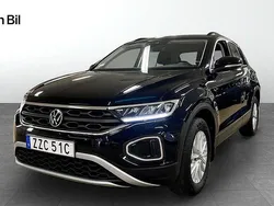 Svart (deep black pearl) Begagnad 2022 VW T-Roc Life SUV | 224 900 kr (Marknadspris)