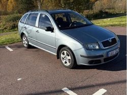 Grå Begagnad 2006 Skoda Fabia Halvkombi | 20 000 kr (Marknadspris)