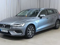 Grå Begagnad 2020 Volvo V60 Inscription Kombi | 299 900 kr (Marknadspris)