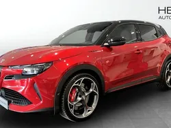 Röd (red) Ny 2025 Alfa Romeo Junior Veloce SUV | 516 800 kr
