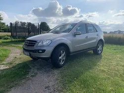 Grå Begagnad 2006 Mercedes ML320 SUV | 49 000 kr (Superpris)