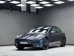 Grå Begagnad 2022 Tesla Model 3 Performance Sedan | 389 900 kr (Marknadspris)