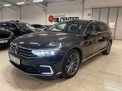Mörkgrå (grå metallic) Begagnad 2020 VW Passat GTE Kombi | 208 000 kr (Marknadspris)