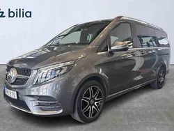 Grå Begagnad 2022 Mercedes V300 Minibuss | 689 000 kr