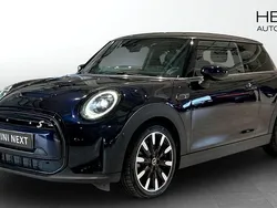 Svart (blue) Begagnad 2021 Mini Cooper SE Halvkombi | 244 700 kr (Marknadspris)