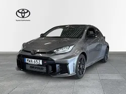 Silver Ny 2024 Toyota Yaris Halvkombi | 589 900 kr (Marknadspris)