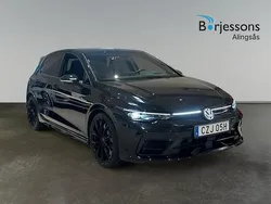 Svart Begagnad 2025 VW Golf VIII Black Edition Halvkombi | 579 900 kr