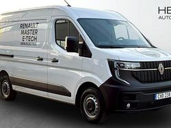 Vit Begagnad 2024 Renault Master Van | 662 375 kr