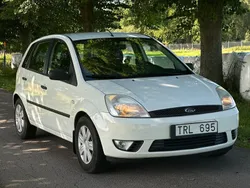 Vit Begagnad 2002 Ford Fiesta Halvkombi | 19 900 kr (Marknadspris)