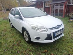 Vit Begagnad 2013 Ford Focus Kombi | 15 000 kr