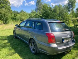 Grå Begagnad 2003 Toyota Avensis Kombi | 20 000 kr (Bra pris)