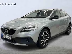 Silver Begagnad 2019 Volvo V40 CC Kombi | 224 900 kr (Marknadspris)