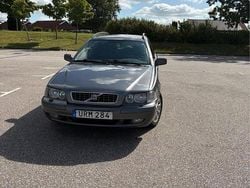 Grå Begagnad 2004 Volvo V40 Kombi | 11 000 kr (Marknadspris)