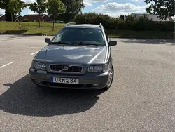 Grå Begagnad 2004 Volvo V40 Kombi | 11 000 kr (Marknadspris)