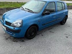 Blå Begagnad 2003 Renault Clio II Expression Halvkombi | 14 500 kr (Bra pris)