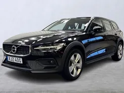 Svart Begagnad 2020 Volvo V60 CC Kombi | 279 000 kr (Marknadspris)