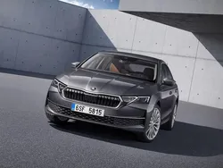 Vit (moon white metallic) Ny 2025 Skoda Octavia Selection Kombi | 339 000 kr (Bra pris)