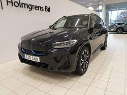 Svart Begagnad 2022 BMW iX3 SUV | 469 900 kr (Marknadspris)