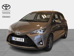 Mörkgrå Begagnad 2017 Toyota Yaris Active Halvkombi | 132 900 kr (Marknadspris)