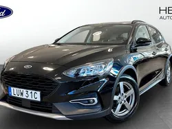 Svart (black) Begagnad 2021 Ford Focus Active Halvkombi | 184 900 kr (Marknadspris)
