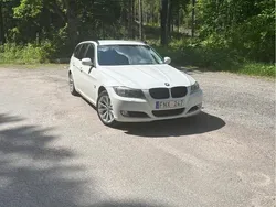 Vit Begagnad 2011 BMW 320 Kombi | 89 999 kr (Marknadspris)