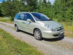 Grå Begagnad 2004 Peugeot 807 Minibuss | 27 000 kr