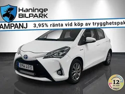 Vit Begagnad 2018 Toyota Yaris Hybrid Active Halvkombi | 129 995 kr (Marknadspris)