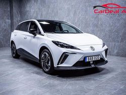 Vit Begagnad 2022 MG MG4 EV Luxury Halvkombi | 269 800 kr (Marknadspris)