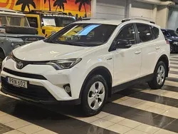 Vit Begagnad 2018 Toyota RAV4 Hybrid Edition SUV | 229 900 kr (Marknadspris)