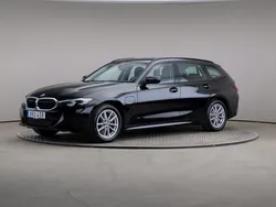 Svart Begagnad 2022 BMW 330e Kombi | 359 000 kr (Marknadspris)