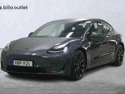 Grå Begagnad 2020 Tesla Model 3 Performance Sedan | 319 900 kr (Marknadspris)