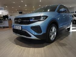 Blå (clear blue metallic) Ny 2025 VW T-Cross Life SUV | 299 000 kr (Marknadspris)