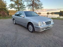 Grå Begagnad 2001 Mercedes E240 Elegance Sedan | 36 000 kr