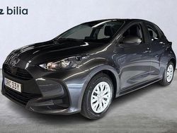 Mörkgrå Begagnad 2025 Toyota Yaris Hybrid Life Halvkombi | 239 900 kr (Bra pris)