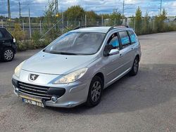 Ljusgrå (grå) Begagnad 2006 Peugeot 307 Kombi | 15 900 kr (Marknadspris)