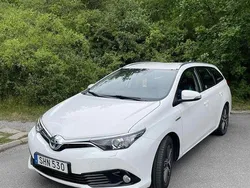 Vit Begagnad 2018 Toyota Auris Touring Sports Active Kombi | 165 000 kr (Marknadspris)