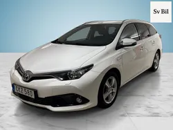 Vit Begagnad 2017 Toyota Auris Touring Sports Active Kombi | 149 000 kr (Marknadspris)