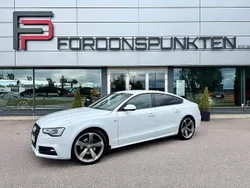 Vit (glaciärvit metallic) Begagnad 2013 Audi A5 Sportback S-Line Halvkombi | 179 000 kr (Marknadspris)