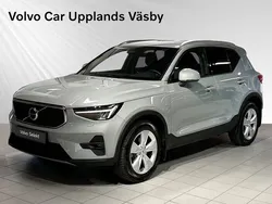 Grå Begagnad 2023 Volvo XC40 Core SUV | 339 900 kr (Marknadspris)