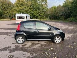 Svart Begagnad 2010 Peugeot 107 Halvkombi | 24 500 kr (Marknadspris)