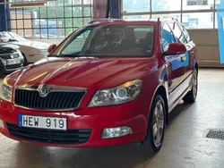 Röd Begagnad 2011 Skoda Octavia Elegance Kombi | 69 900 kr (Lite dyr)