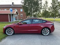 Röd Begagnad 2021 Tesla Model 3 Performance Sedan | 309 000 kr (Bra pris)