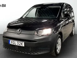 Svart (deep black pärleffekt) Begagnad 2024 VW Caddy Maxi Minibuss | 344 900 kr (Marknadspris)
