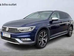 Blå Begagnad 2017 VW Passat Alltrack Kombi | 189 900 kr (Marknadspris)
