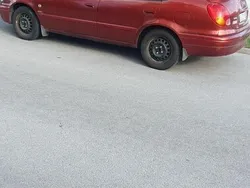 Röd Begagnad 2000 Toyota Corolla Halvkombi | 17 000 kr (Superpris)