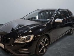 Svart Begagnad 2017 Volvo V60 R-Design Kombi | 169 900 kr