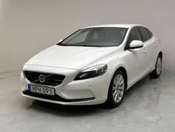 Vit Begagnad 2015 Volvo V40 Momentum Kombi | 110 000 kr (Marknadspris)
